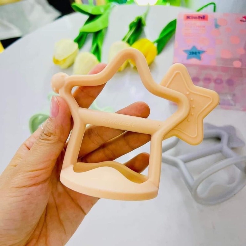 Gặm Nướu silicone mềm hình ngôi sao xỏ đeo tay chống rơi cho Bé Kichilachi Kichi