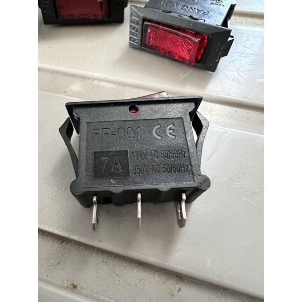Công tắc 250v 7a có đèn báo