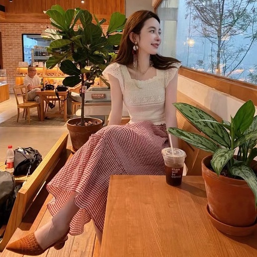 【Hana and Alice】Áo Thun Dệt Kim Ngắn Tay Lưng Cao Khoét Lỗ Phong Cách Quyến Rũ