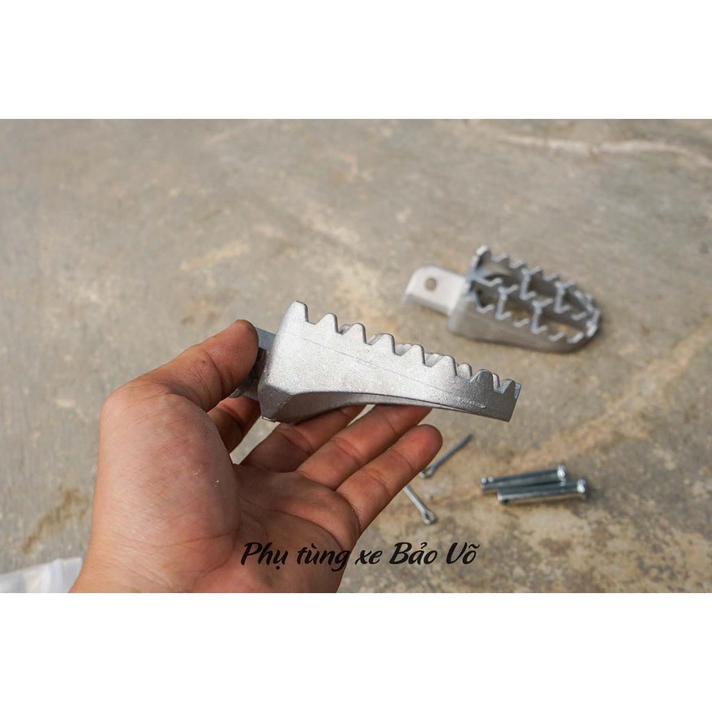 Gác chân cào cào kim loại độ nhiều dòng xe