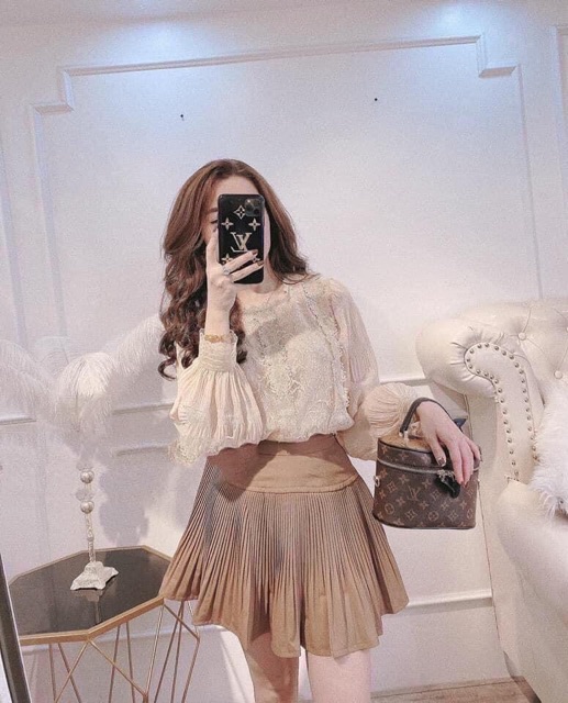 Chân váy xếp ly ngắn cạp khoá hót treen | BigBuy360 - bigbuy360.vn