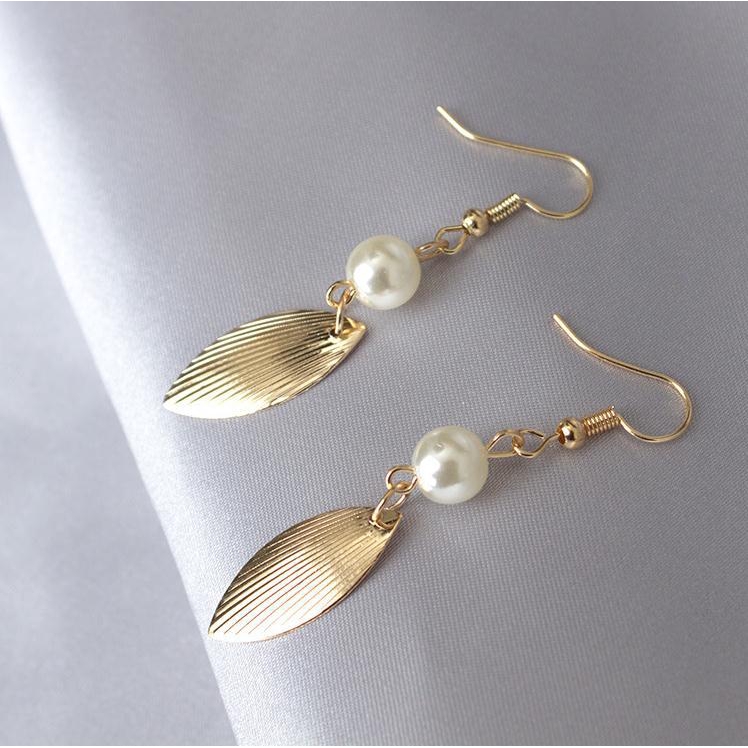 Fashion simple earrings fashion jewelry retro style gold leaf gold leaf pearl jewelry temperament Korean special