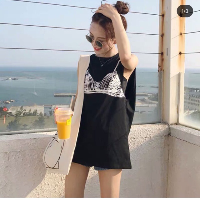 Áo trễ vai đen cup ngực.