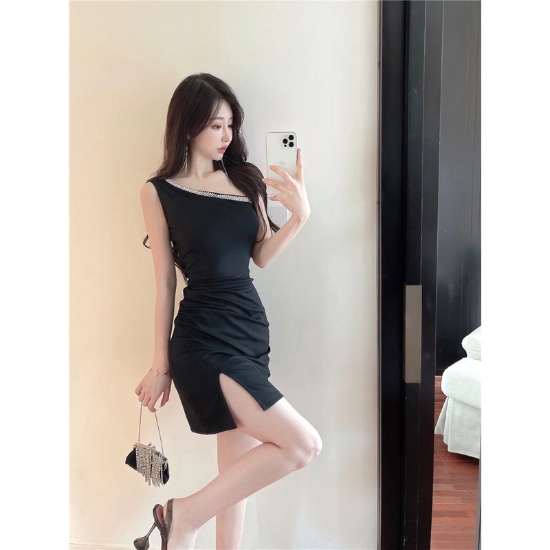 Đầm Dự Tiệc Trễ Vai Xẻ Tà Đính Đá Lấp Lánh Thời Trang Công Nghiệp