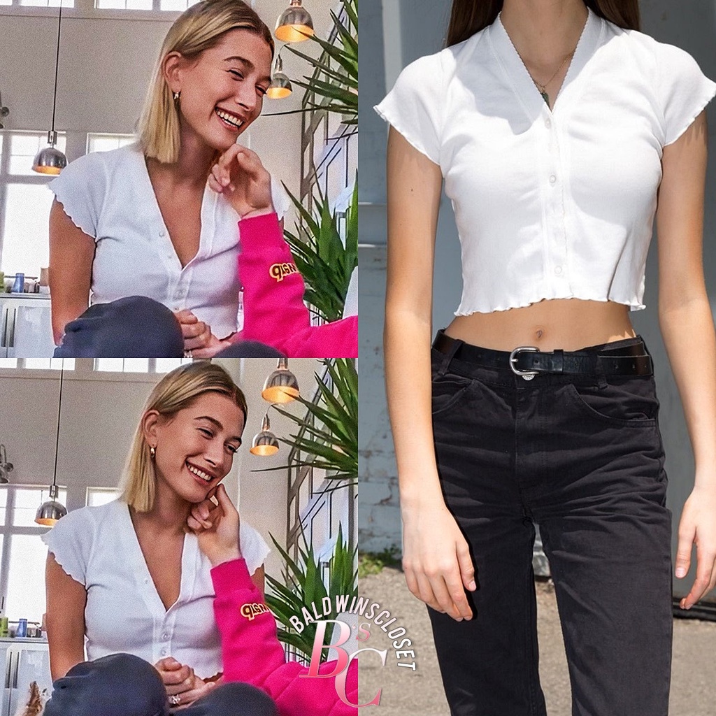 Áo croptop dáng ngắn cài khuy Paige Ruffle Top