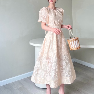 KIOBI - Đầm Cloudy form midi cổ tròn khoét eo, tùng xòe tay phồng, thắt dây eo, vải organza thêu - KID2112179