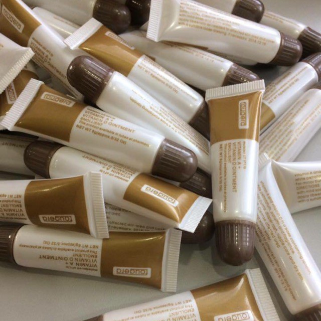 Dưỡng tuýp AD dùng sau phun xăm môi