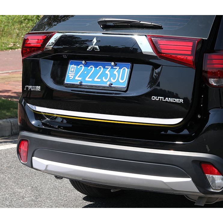 Ốp viền cốp sau Mitsubishi Outlander 2016-2021