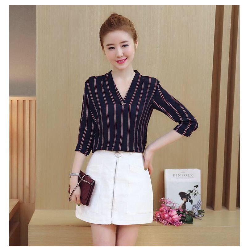 Áo kẻ cổ V tay lỡ