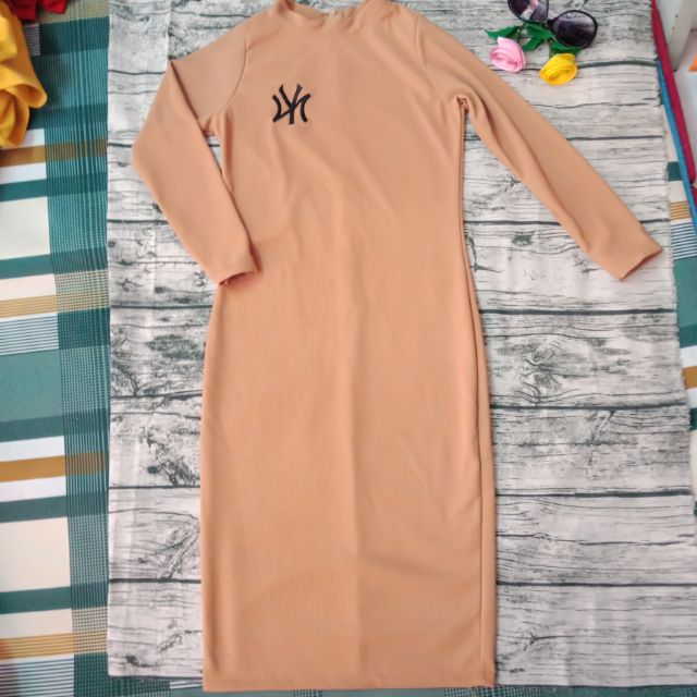 Đầm thiết kế tay dài