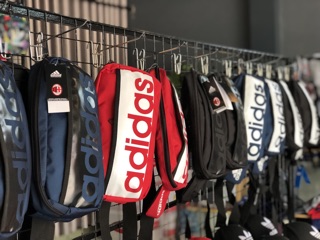 Túi đeo chéo adidas