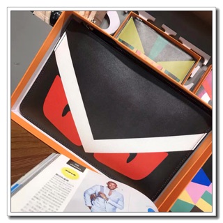 Clutch cầm tay fendi