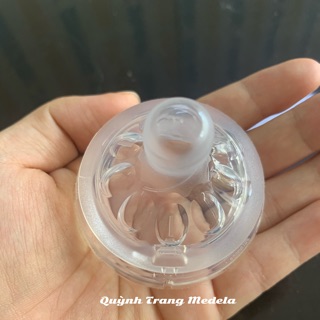 Núm ti bình sữa Avent natural