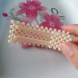 Kẹp tóc mái đính hạt hình vuông