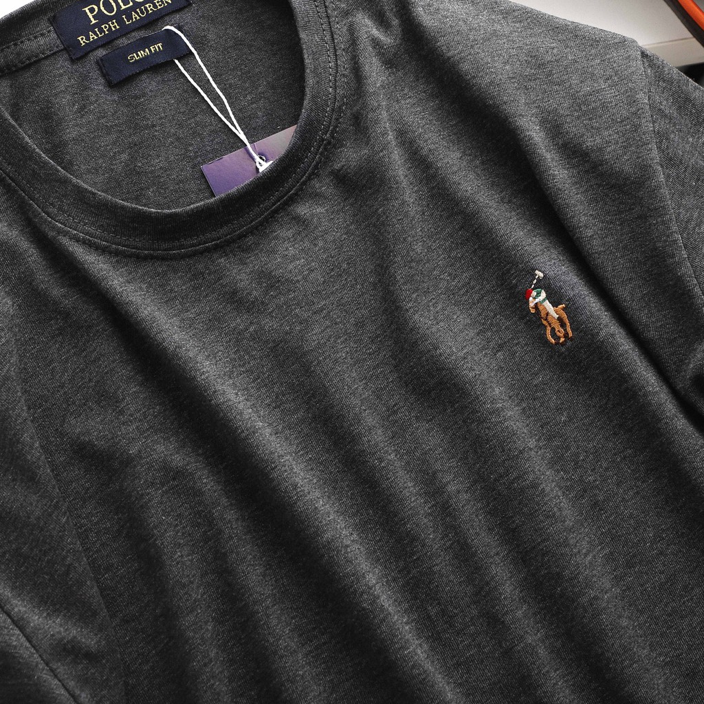 Áo thun logo thêu nổi