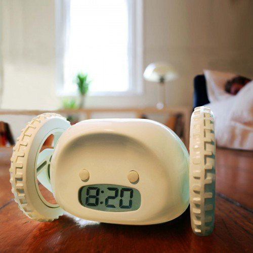 Đồng hồ báo thức bánh xe chạy