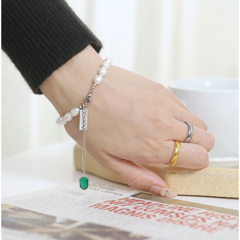 Lắc Tay Ngọc Mặt Chữ Love Và 1 Viên Đá Nhân Tạo Màu Xanh Titan Ko Đen TT 4166