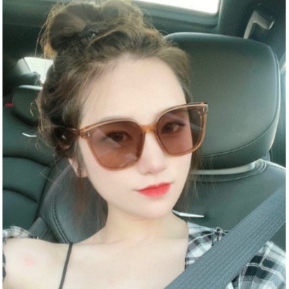 Kính Mát Hình Vuông Chất Lượng Cao