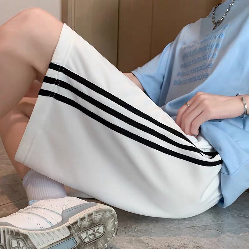 Quần đùi nam nữ phối 3 sọc làm điển nhấn,chất cotton thoáng mát