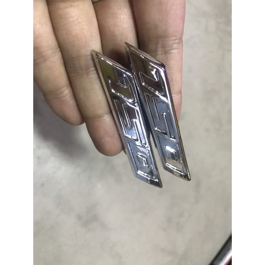 Cặp tem số 150 nổi dành cho xe máy.