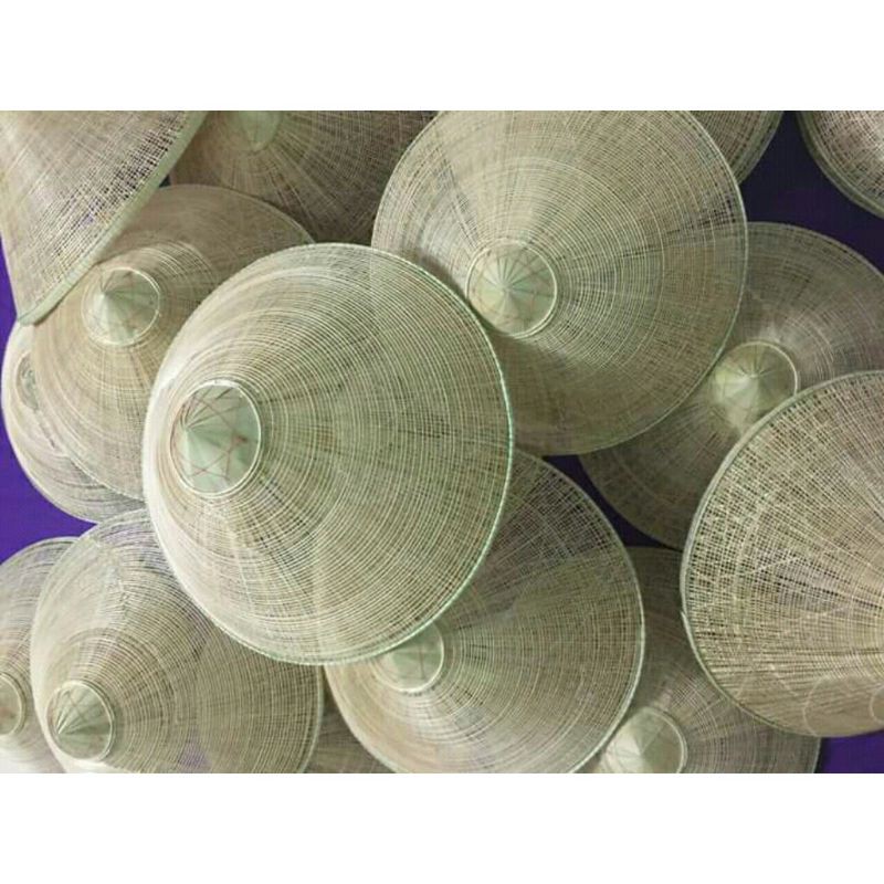 Nón lá tre nón lá thưa chụp ảnh