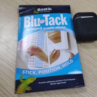 Lẻ đất sét dính Blutack của Bostick cho các bạn dùng thử/ mua kèm