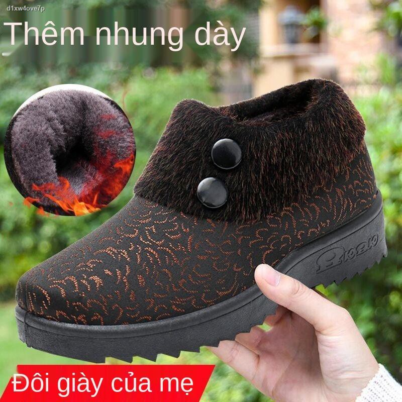 Bắc Kinh cũ giày vải của phụ nữ mùa đông cao tuổi bông cộng với nhung ấm áp mềm mại đáy không trơn trượt ống ngắn mẹ ủng
