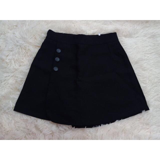 Quần Váy / Quần Giả Váy Phối 3 Cúc Chất Tuyết Mưa Mềm Mại Trẻ Trung | BigBuy360 - bigbuy360.vn