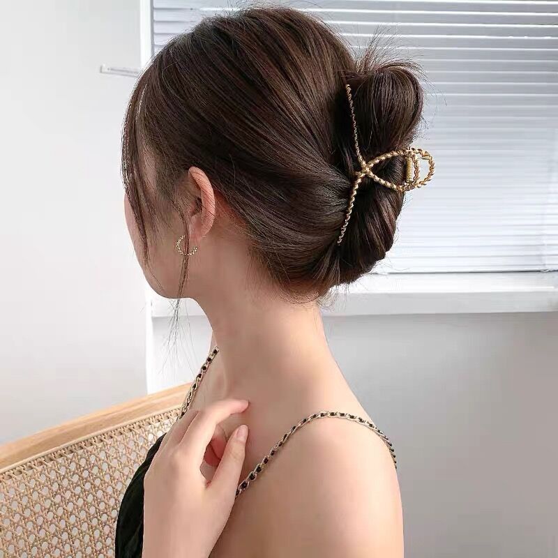Kẹp tóc kim loại hình cá mập đính ngọc trai giả xinh xắn
