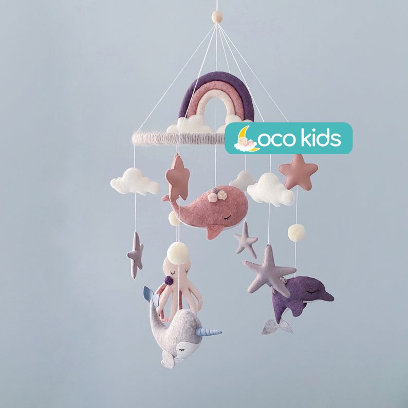 [CÓ NHẠC XOAY + THÊU TÊN BÉ] Đồ chơi treo nôi cũi handmade Coco Kids ảnh thật 100%, tự xoay phát nhạc mẫu ĐẠI DƯƠNG HỒNG