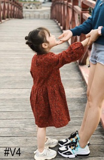Váy Vintage dài tay cho bé