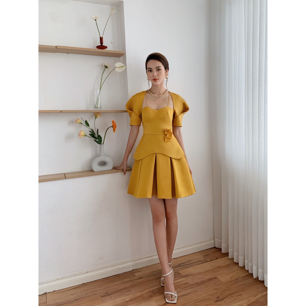 [Mã WABRWA15 giảm 15% đơn 300K] MOLLYNISTA- Đầm Gina vàng tùng cua tròn xếp ly