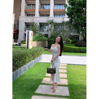đầm 2 dây cổ đổ xẻ đùi