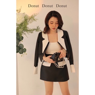 Set đen cổ cánh bướm trắng