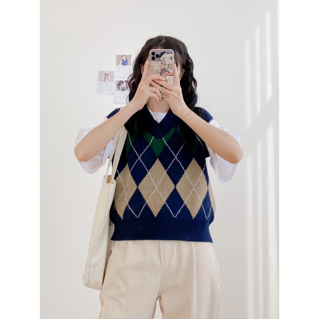 [HÀNG CÓ SẴN] Áo gile len May boutique họa tiết quả trám AGZ21A_109.064 | BigBuy360 - bigbuy360.vn