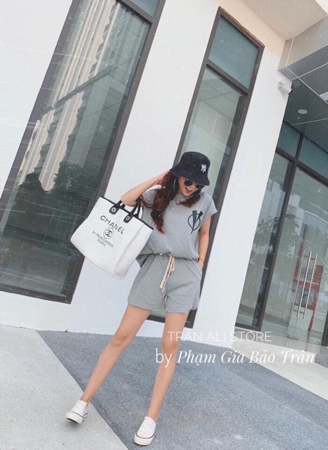 Set bộ quần đùi , quần có nút , set siêu cưng luôn nha , chất thun cotton dày đẹp , bao bán shop luôn nha mọi người ❤️😘