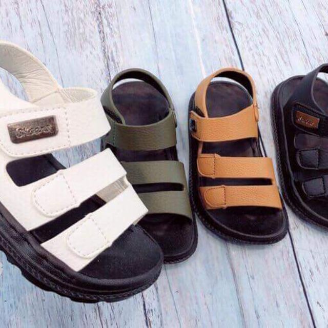 Sandal bé trai