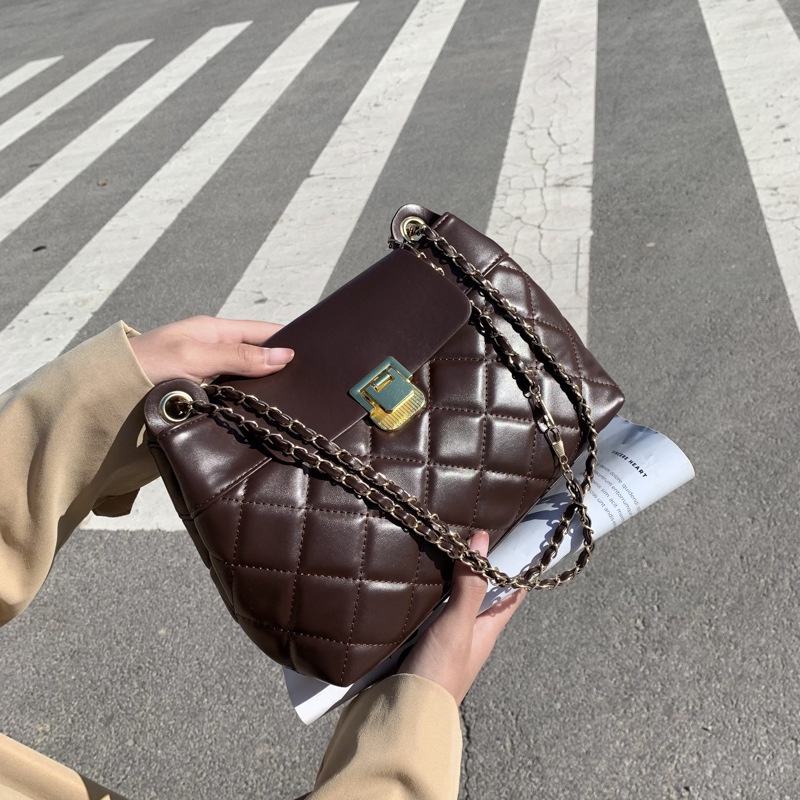 Túi xách IELGY sức chứa lớn đeo chéo vai kết cấu kim cương phối dây xích cho nữ