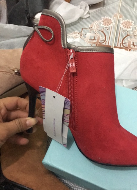 Boot da lộn màu đỏ nơ sau