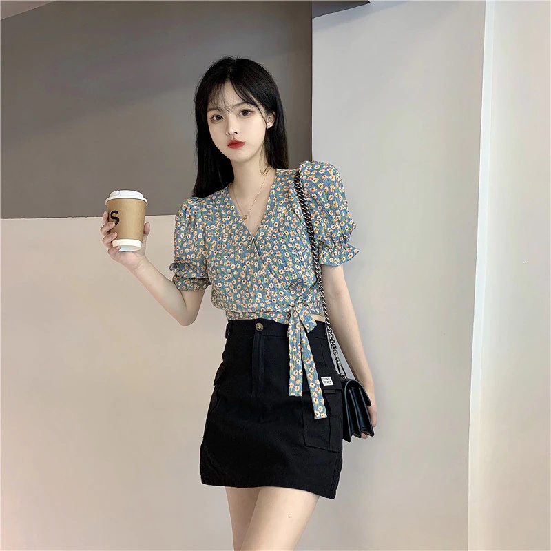 Áo Tay Bồng Cổ Chữ V Họa Tiết Hoa Nhí Xinh Xắn Cột Nơ Eo Phong Cách Hàn Quốc