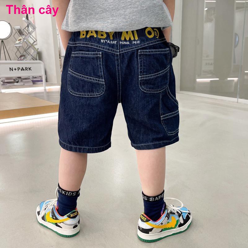 quần bé traiQuần soóc cho bé trai 2021 jean trẻ em mùa hè mới phong cách nước ngoài cắt short denim in rời