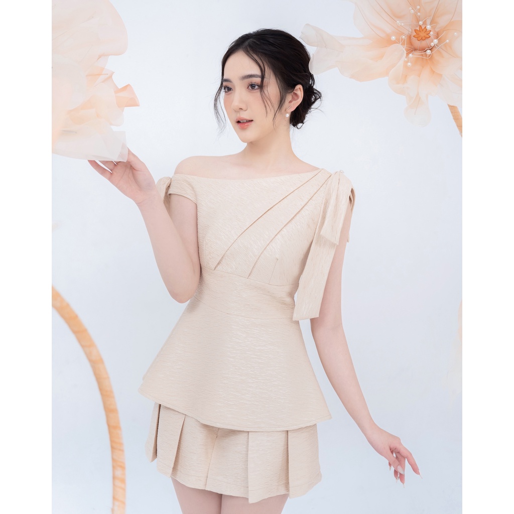 Áo lệch vai tay nơ chất liệu gấm cao cấp Beige Top