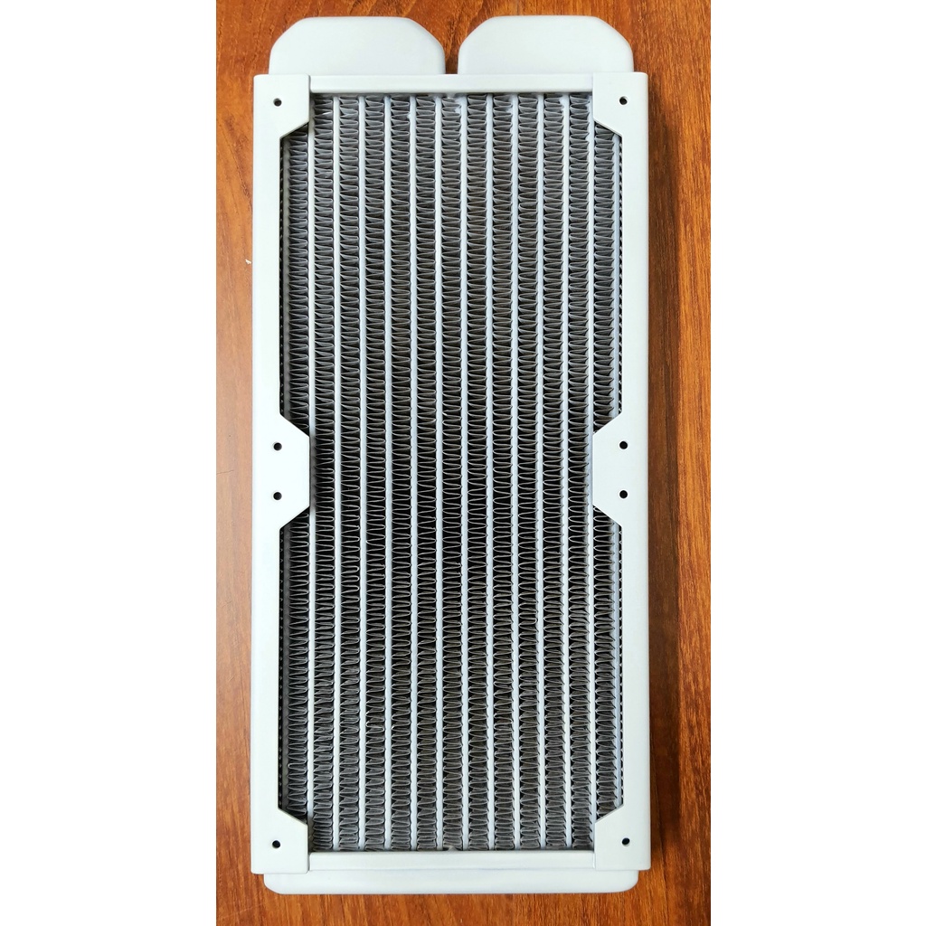 Két tản nhiệt nước Radiator mầu trắng