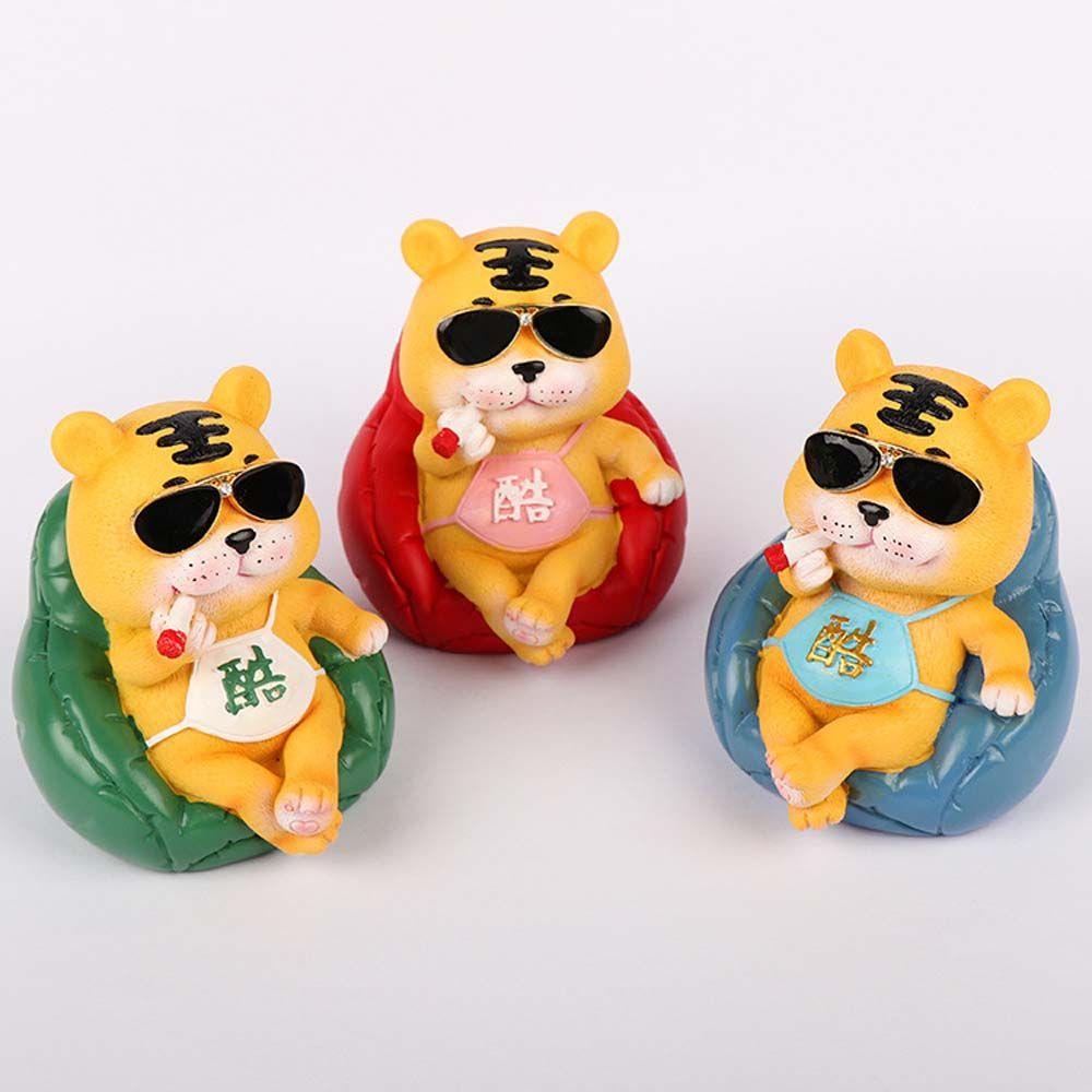 Mô Hình Chú Hổ Nhỏ Bằng Nhựa Resin Trang Trí Xe Hơi