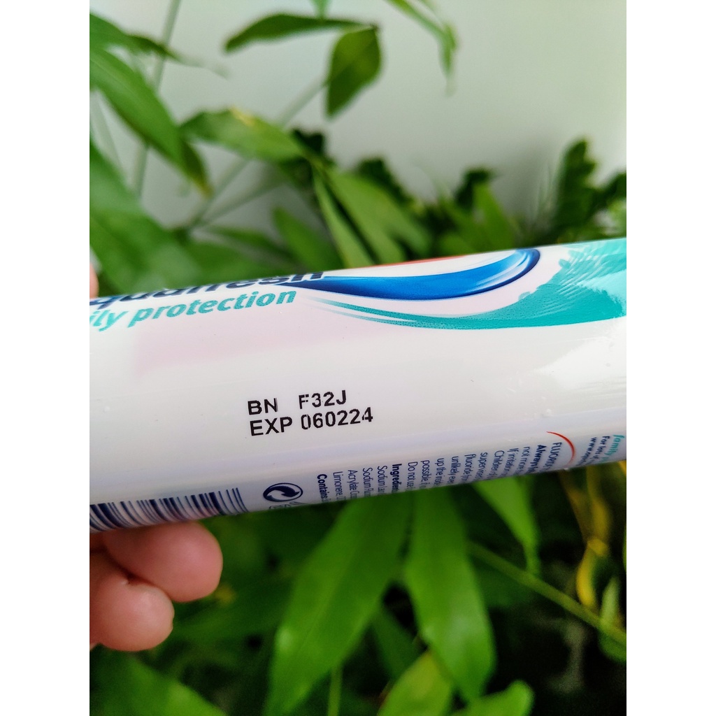 Kem đánh răng Aquafresh Family Protection Fresh and Minty Toothpaste dạng ống 100ml