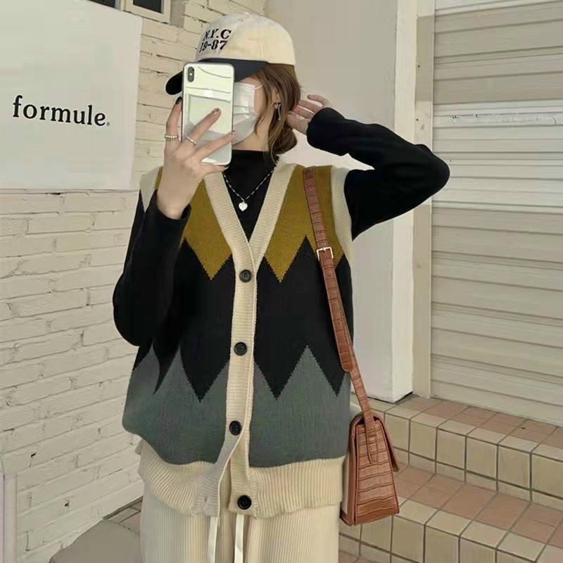 Áo len nữ Ghile ô trám mix cùng sơ mi hoặc len dài tay đều đẹp