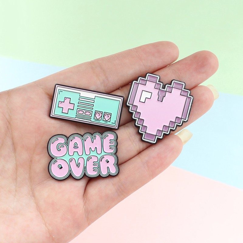 Ghim Cài Áo Hình Tay Cầm Điều Khiển Chơi Game Love Pixel Game Sáng Tạo Cổ Điển Cho Nam Và Nữ INS