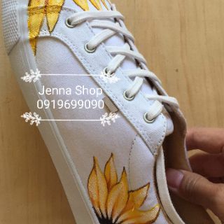Sneakers Pull&Bear vẽ tay cá tính