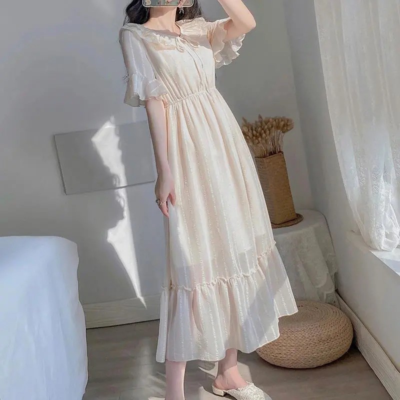 Váy trắng dáng dài hai lớp cổ bèo