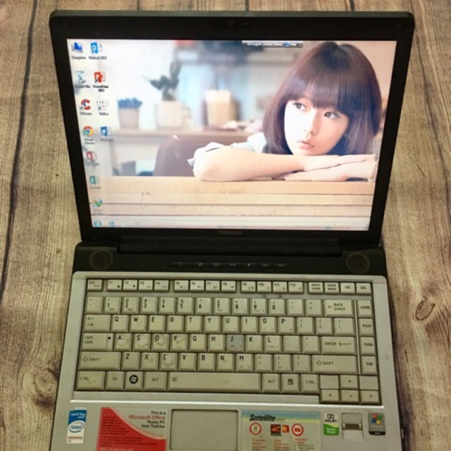 Máy tính văn phòng Toshiba M200